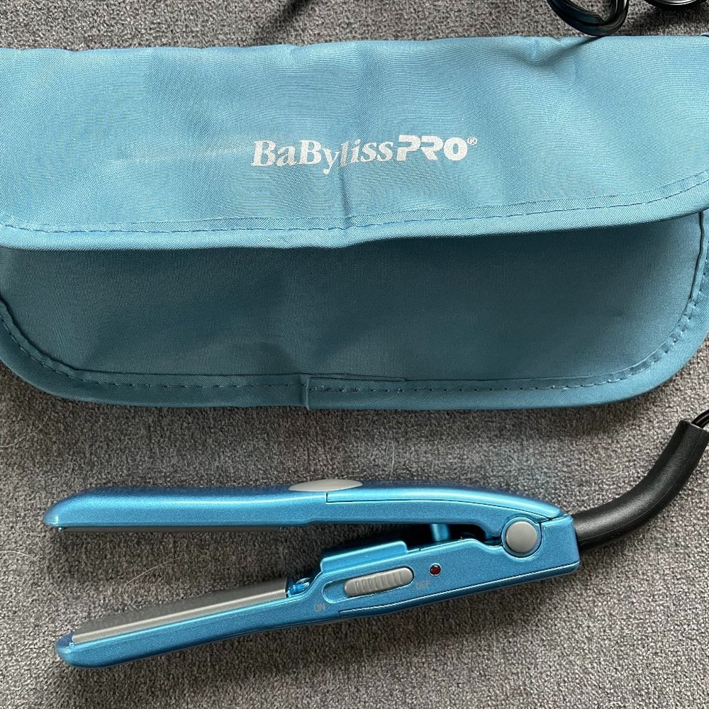 BaBylissPRO Nano Titanium Mini Straightening Iron Blue 0.5 Inch